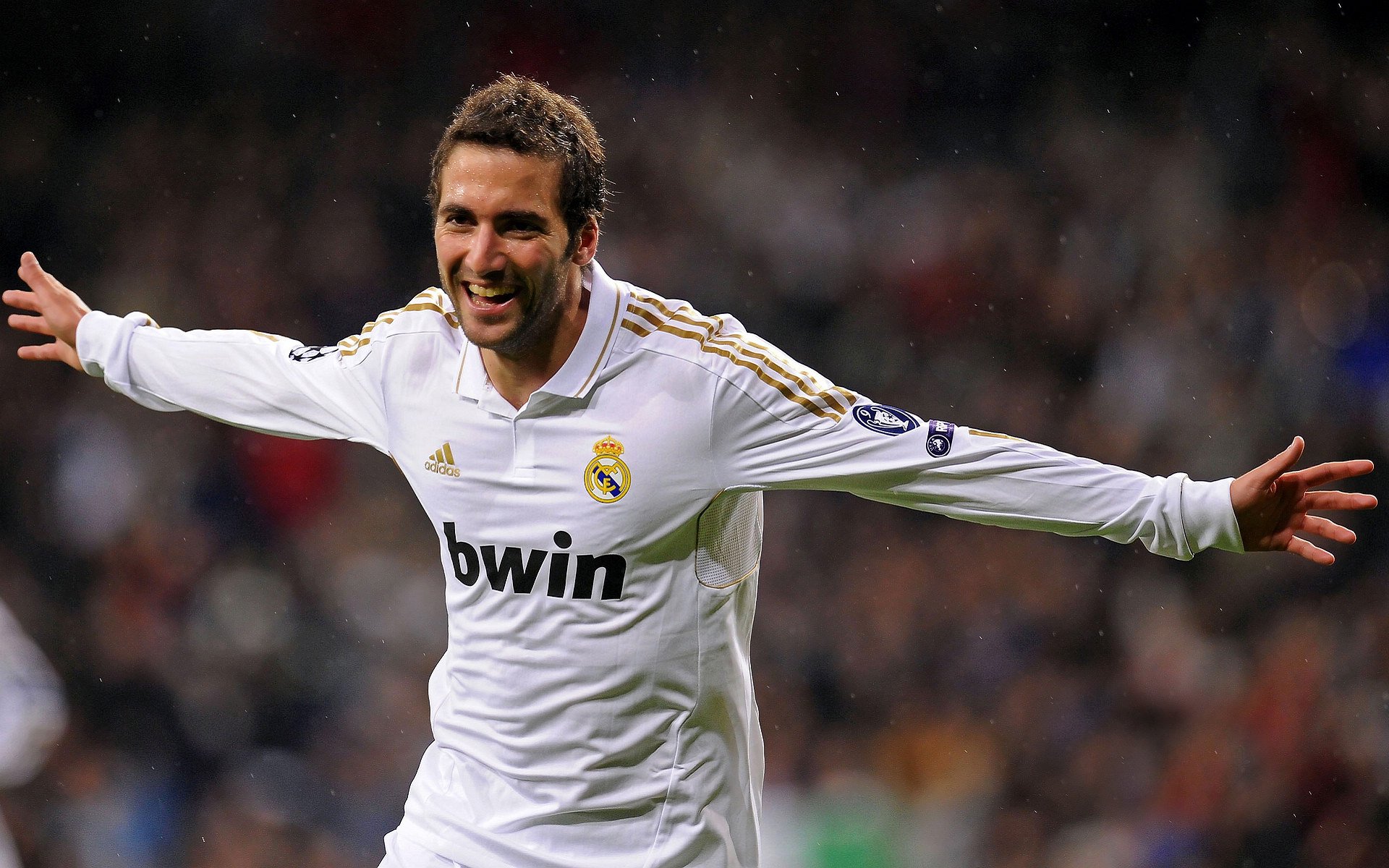 见义勇为！字母哥谈眼部淤青：在超市制服抢劫男子时被打到，字母哥受伤报应