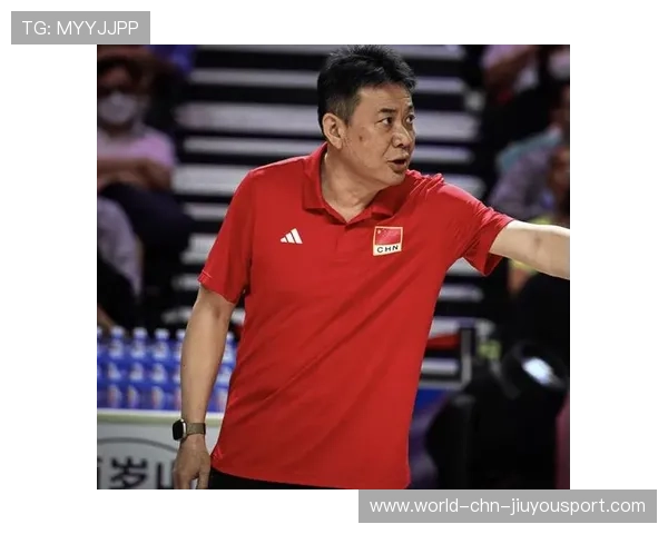 女排主帅暂停时怒吼震场，队员回场后连得八分